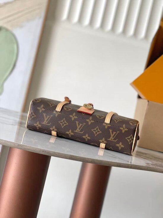 Classic Louis Vuitton Bag: A Stylish and Versatile Choice for Elegance - Picture 5 of 7